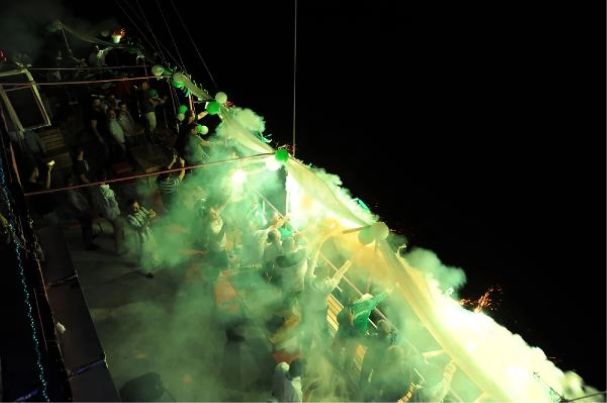 Bursasporlular\'dan Teknede "Sezona Merhaba" Gecesi