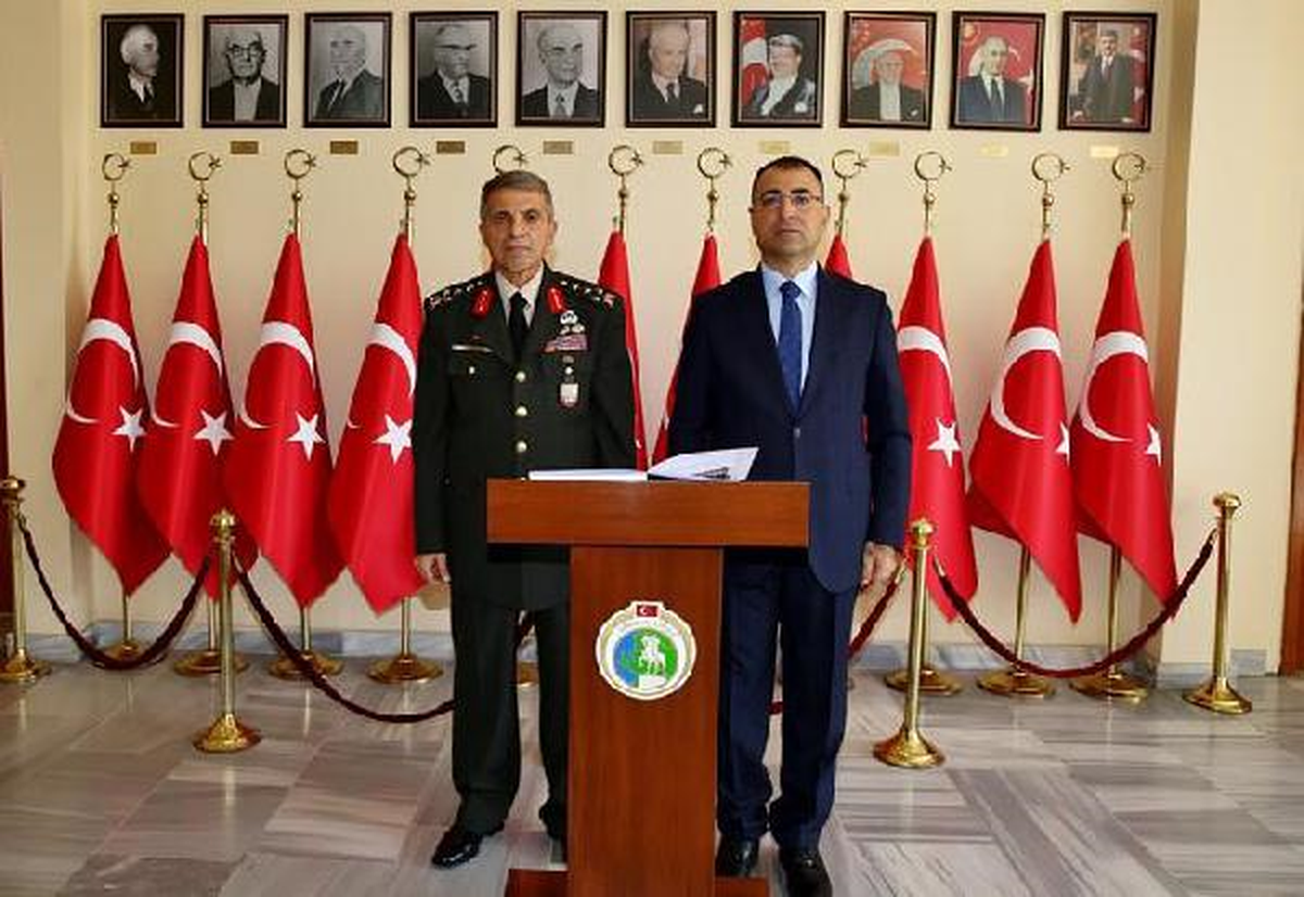 Ege Ordusu Komutanı Mendi, Vali Toprak\'ı Ziyaret Etti