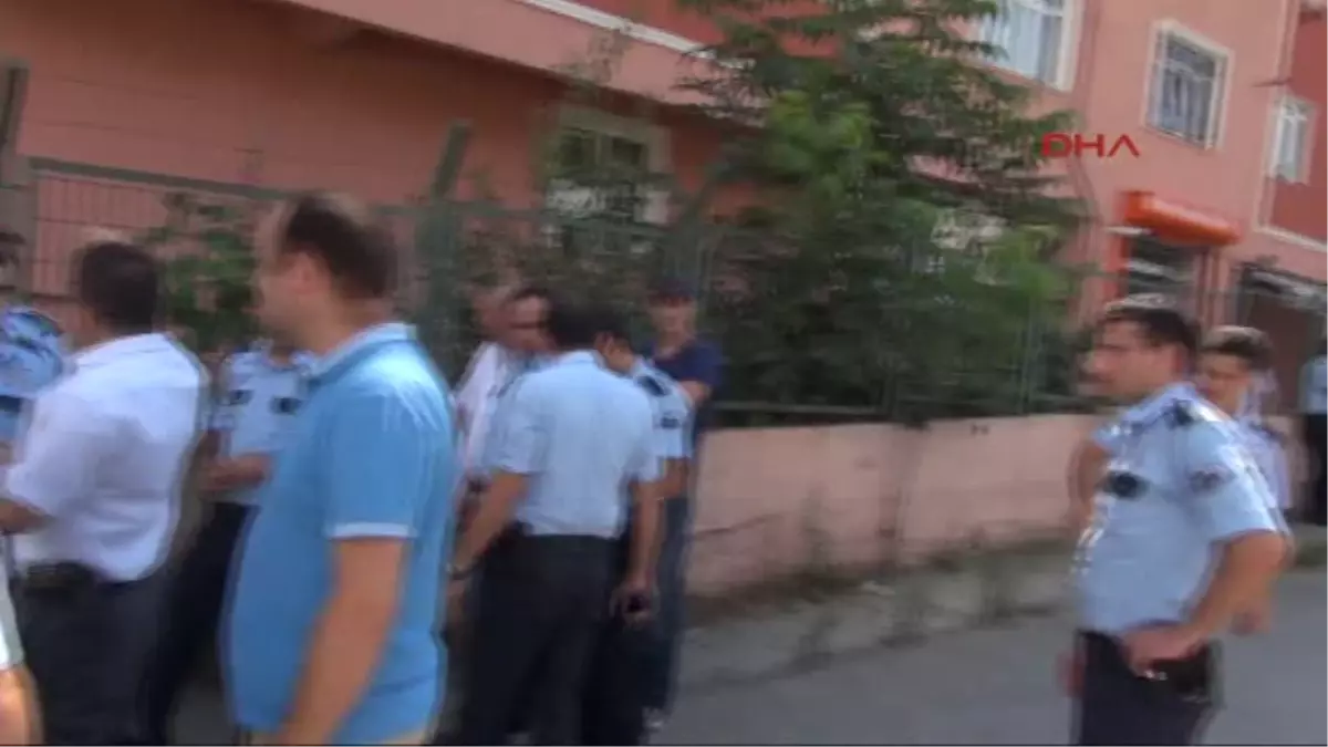 İstanbul\'da Silahlı Protesto\'ya <br> Özel Harekat Polisi Müdahale Etti