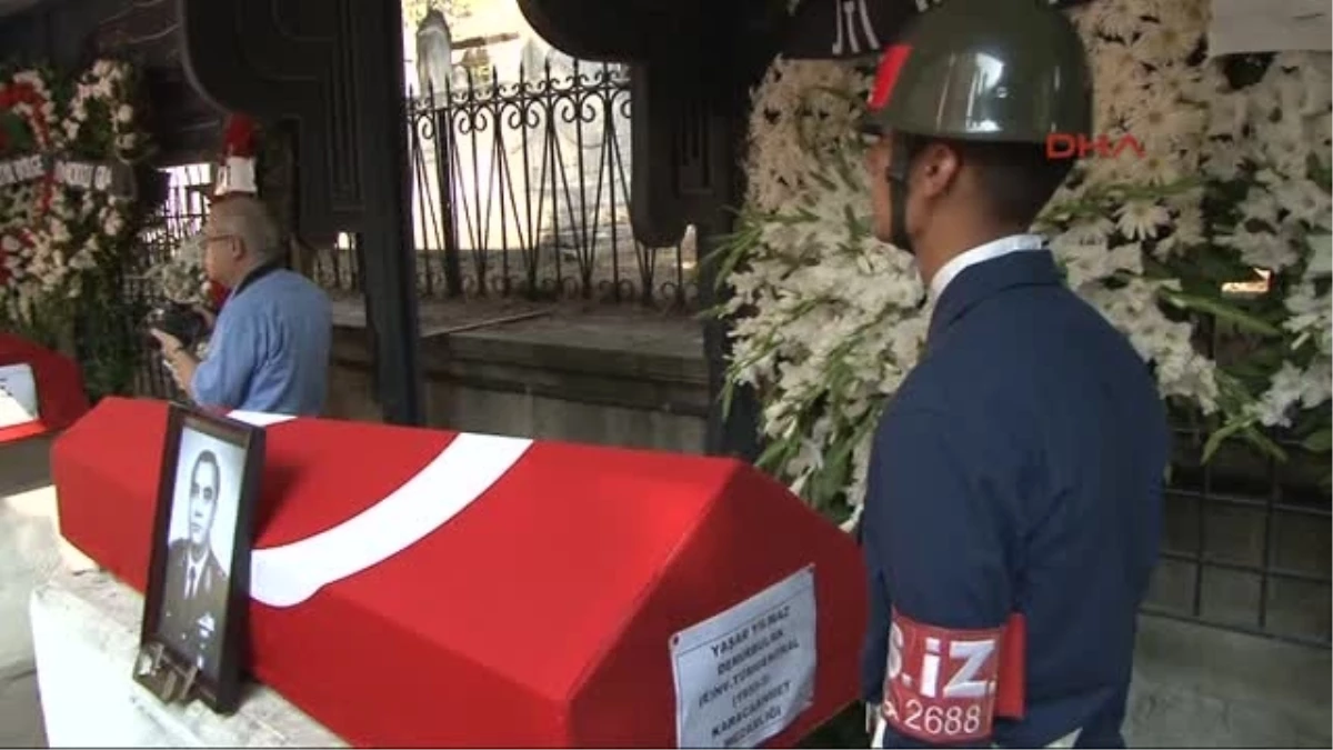 Emekli Tümgeneral Demirbulak\'ın Cenazesi İstanbul\'da Toprağa Verildi