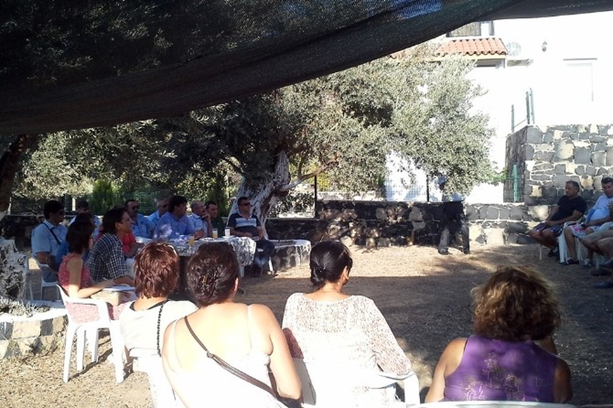 Foça\'nın Başkanı Dertleri Halkın Ayağında Dinliyor
