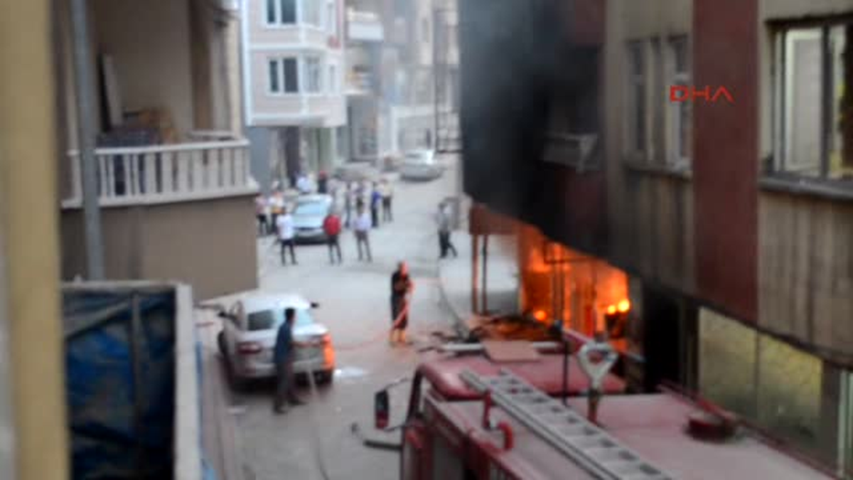 Hakkari\'de Binada Çıkan Yangın Korkuttu