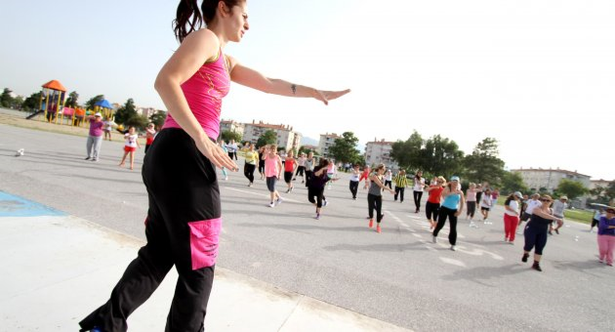 Karşıyakalı Kadınlar Zumba\'yı Çok Sevdi