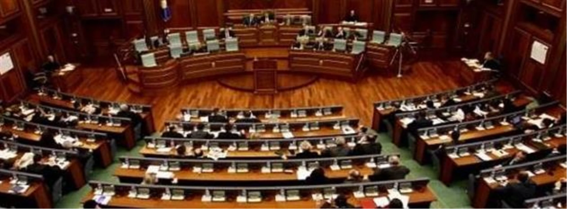 Kosova\'da Parlamento Seçimleri Yüzünden Siyasi Kriz Yaşanıyor
