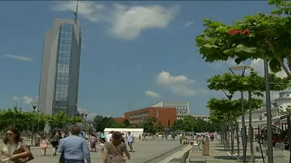 Kosova\'da Siyasi Kriz Sosyal Patlamaya Neden Olabilir?