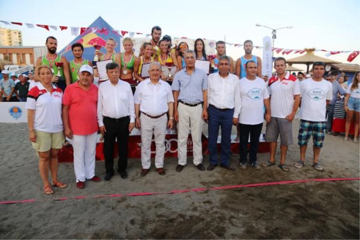 Mersin\'de Plaj Voleyboluna Büyük İlgi