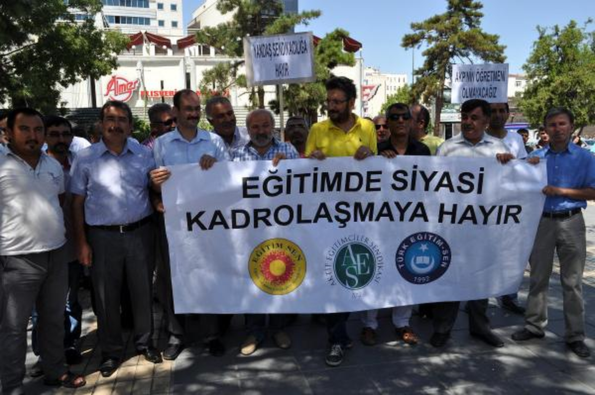 Öğretmenlerden Tartışmalı \'Atama\' Protestosu