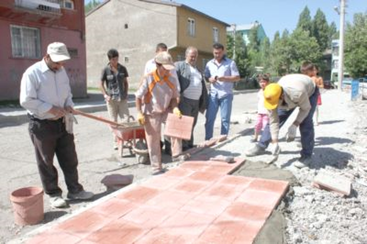 Palandöken Belediyesi\'nin Kilit Parke Taşı Çalışmaları