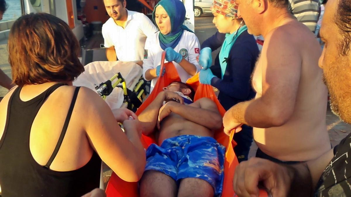 Sapanca Gölü\'nde Boğulmaktan Kurtarılan Kişi Hastaneye Kaldırıldı