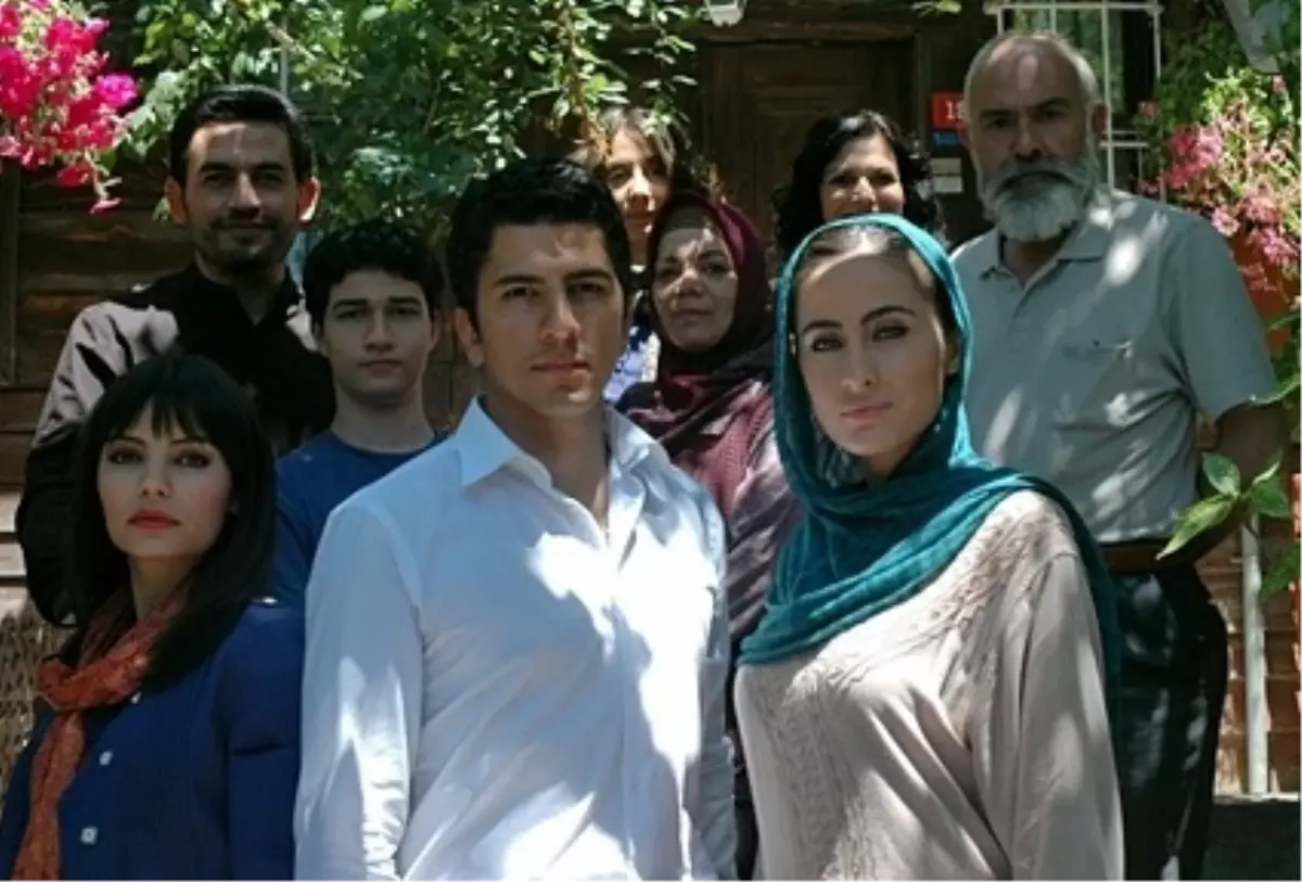 Sinema Tadında Günlük Dizi "İki Dünya Arasında"