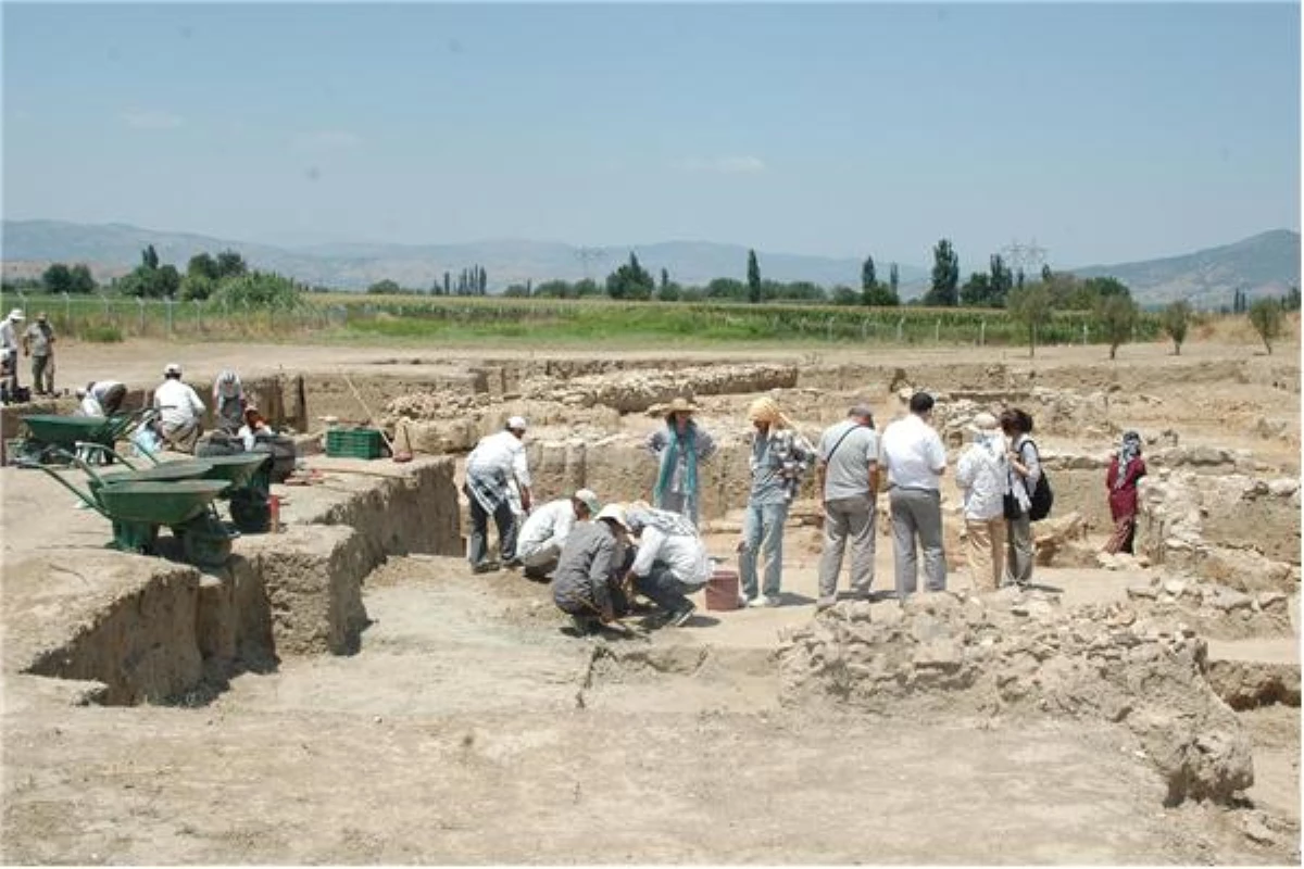 Tepecik Höyüğü\'ndeki Kazı Çalışmalarında Bulgular Çıkıyor