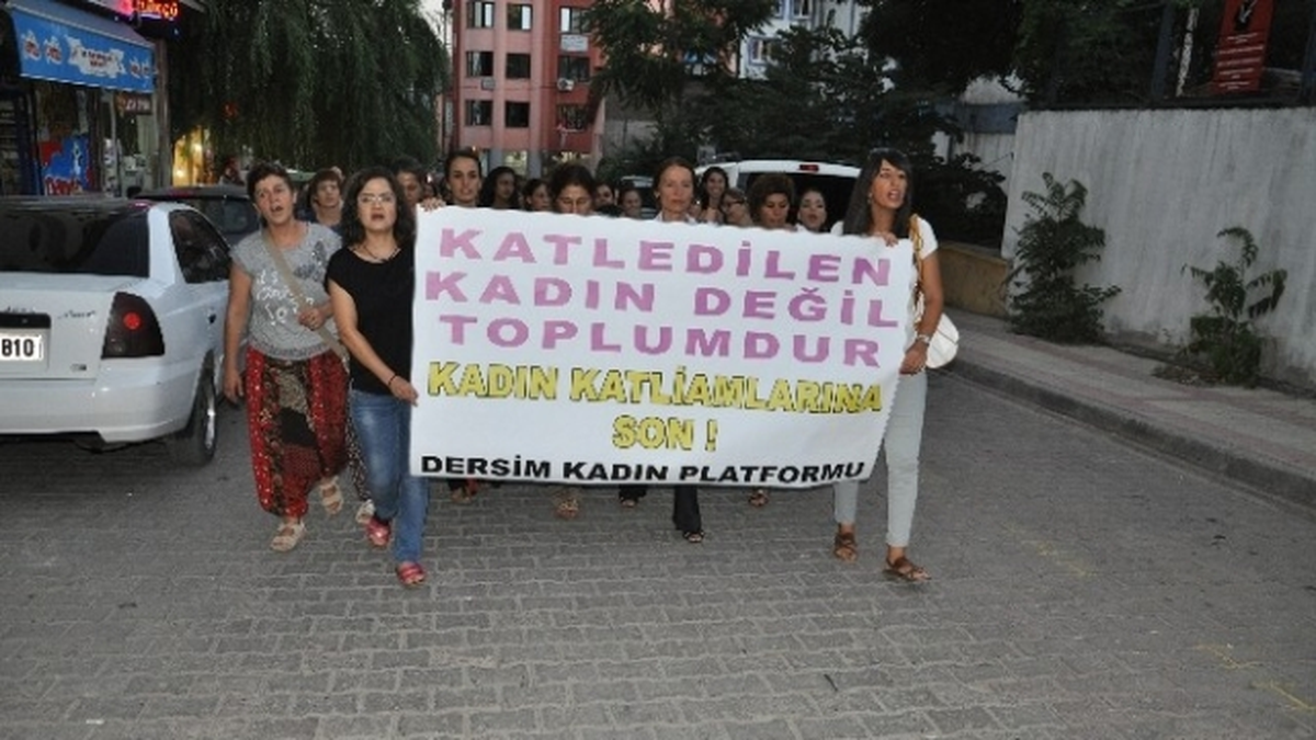 Tunceli\'de Kadın Cinayetleri Protesto Edildi