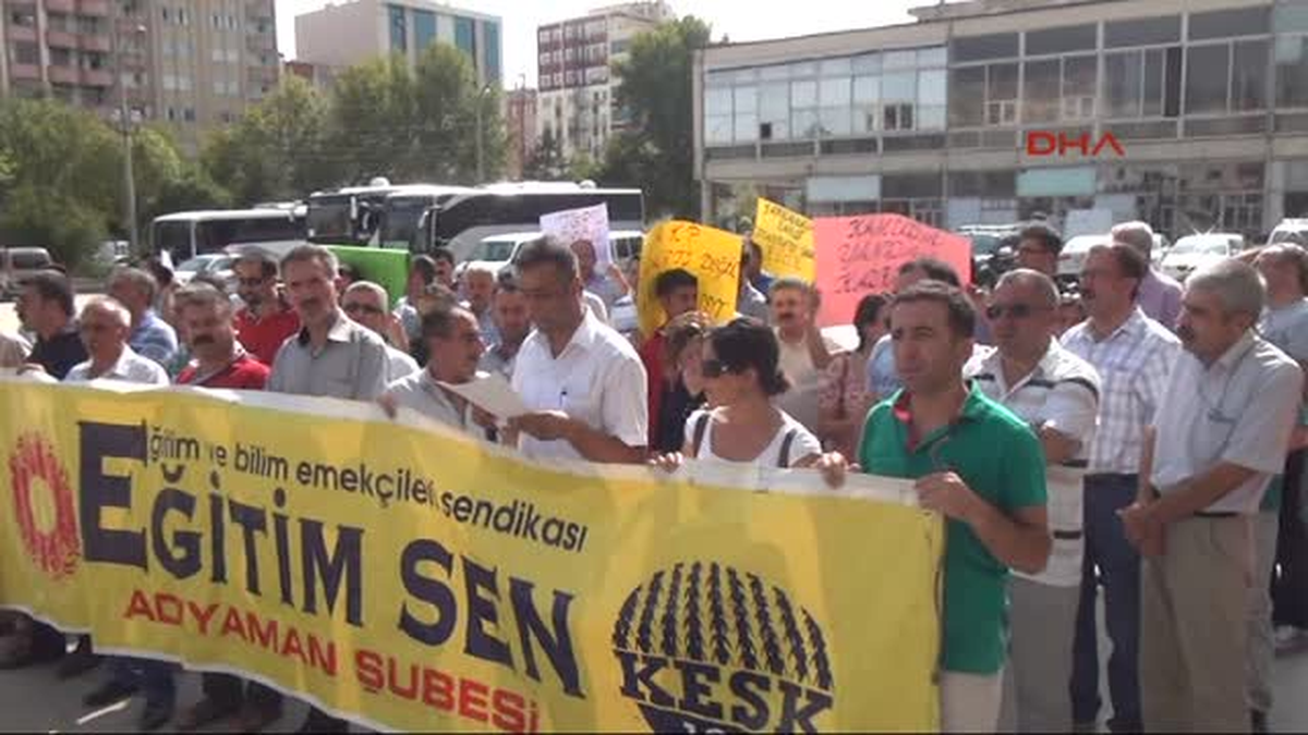 Adıyaman\'da Eğitimcilerden Protesto