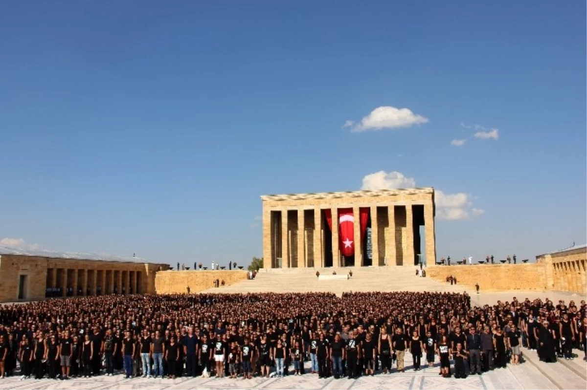 Anıtkabir\'de 6 Bin Kişilik Atatürk Portresiyle Rekor Denemesi Yapıldı