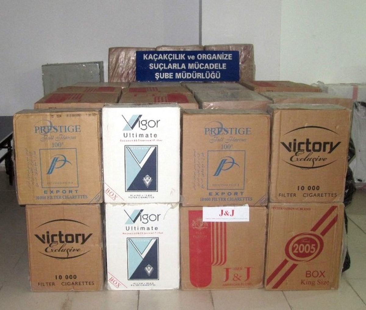 Antalya\'da 54 Bin Paket Kaçak Sigara Ele Geçirildi