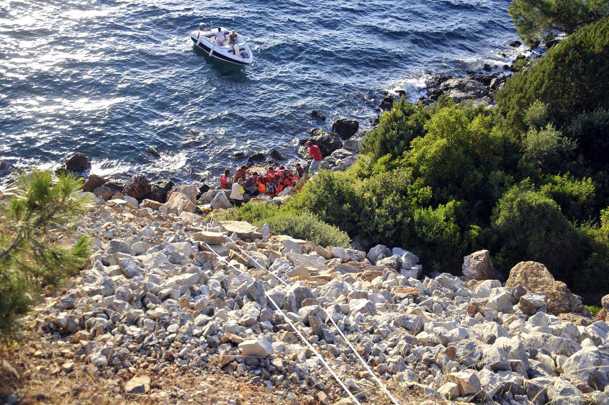 Bodrum\'da Denize Düşen Genç Kurtarıldı