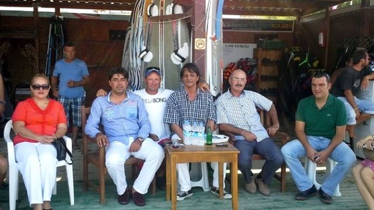 Başkan Demirağ, Sörf ve Yelkencileri Kutladı