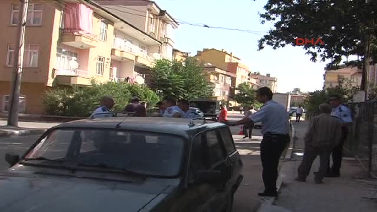 Çocuğunu Görmek İçin Pompalı Tüfekle Ateş Edip Kapıyı Kırdı