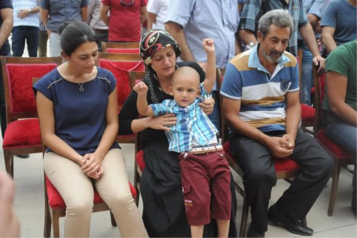 Diyarbakır\'daki Saldırıda Öldürülen Polise Uğurlama Töreni Yapıldı