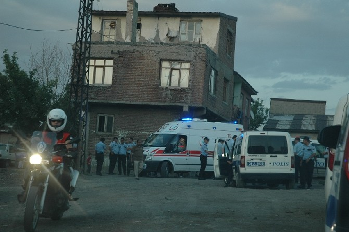 Erzurum\'da Bıçaklı Kavga: 2 Yaralı