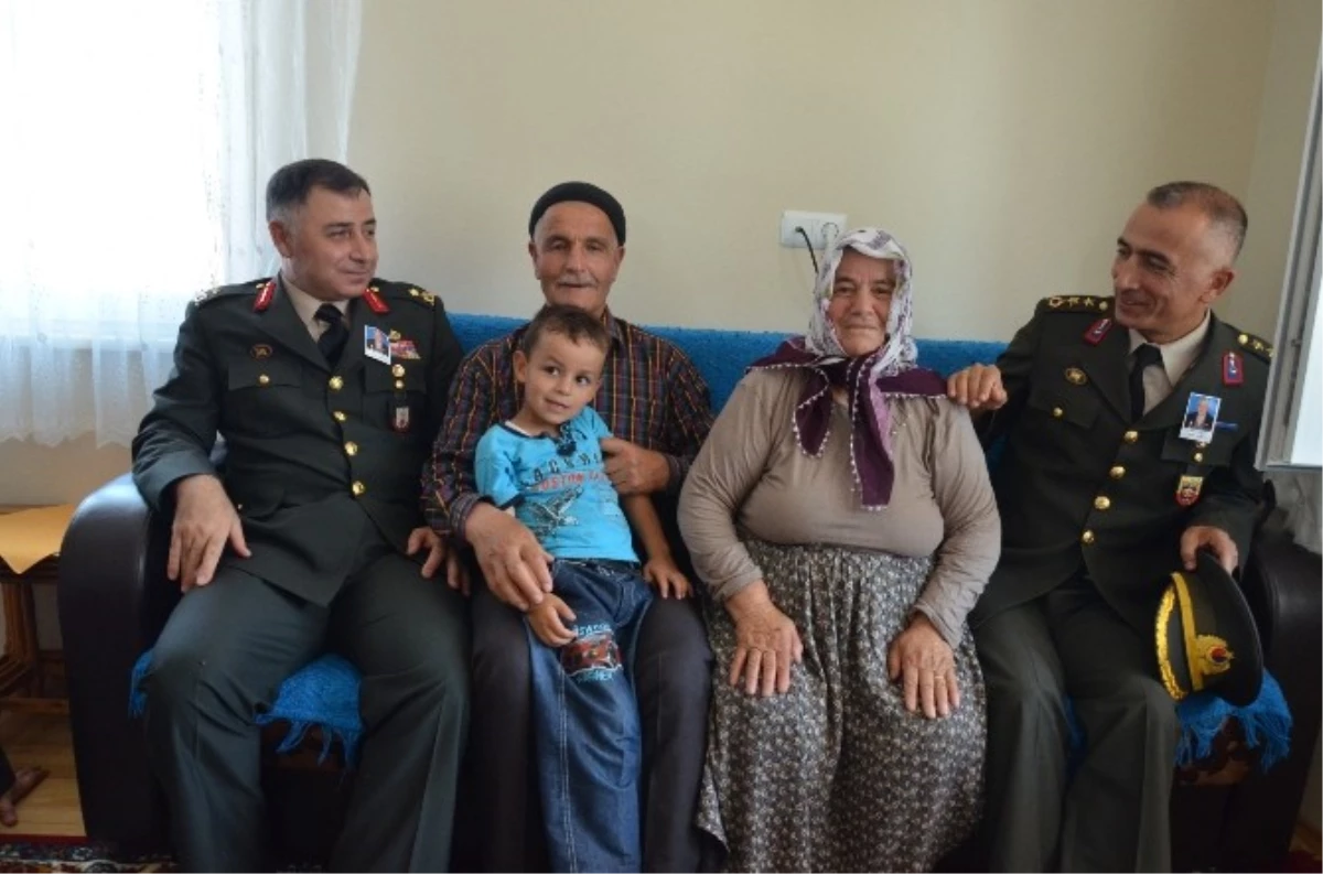 Garnizon Komutanı Kahveci\'den Şehit Ailesine Ziyaret