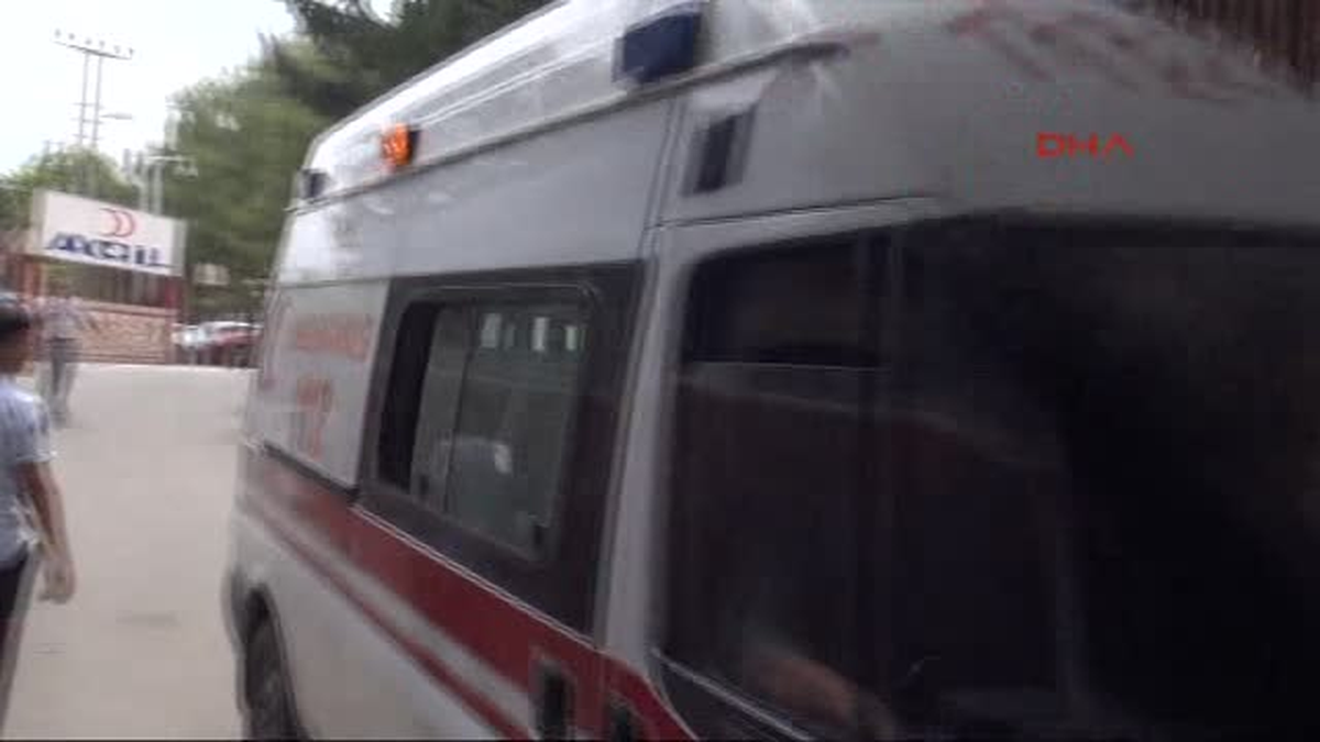 Gölbaşı\'nda Minibüs ile Otomobil Çarpıştı 2 Yaralı