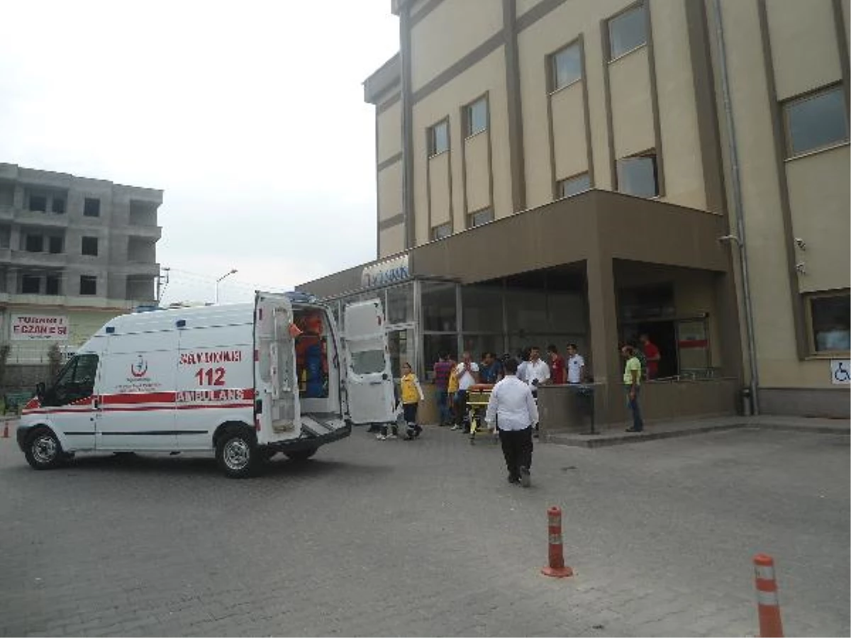 Hasta Taşıyan Ambulans Kaza Yaptı: 1 Yaralı