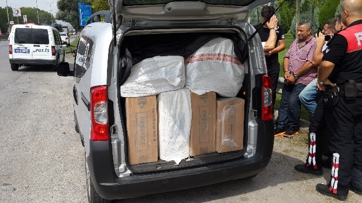 Kocaeli\'nde 8 Bin Paket Kaçak Sigara Ele Geçirildi