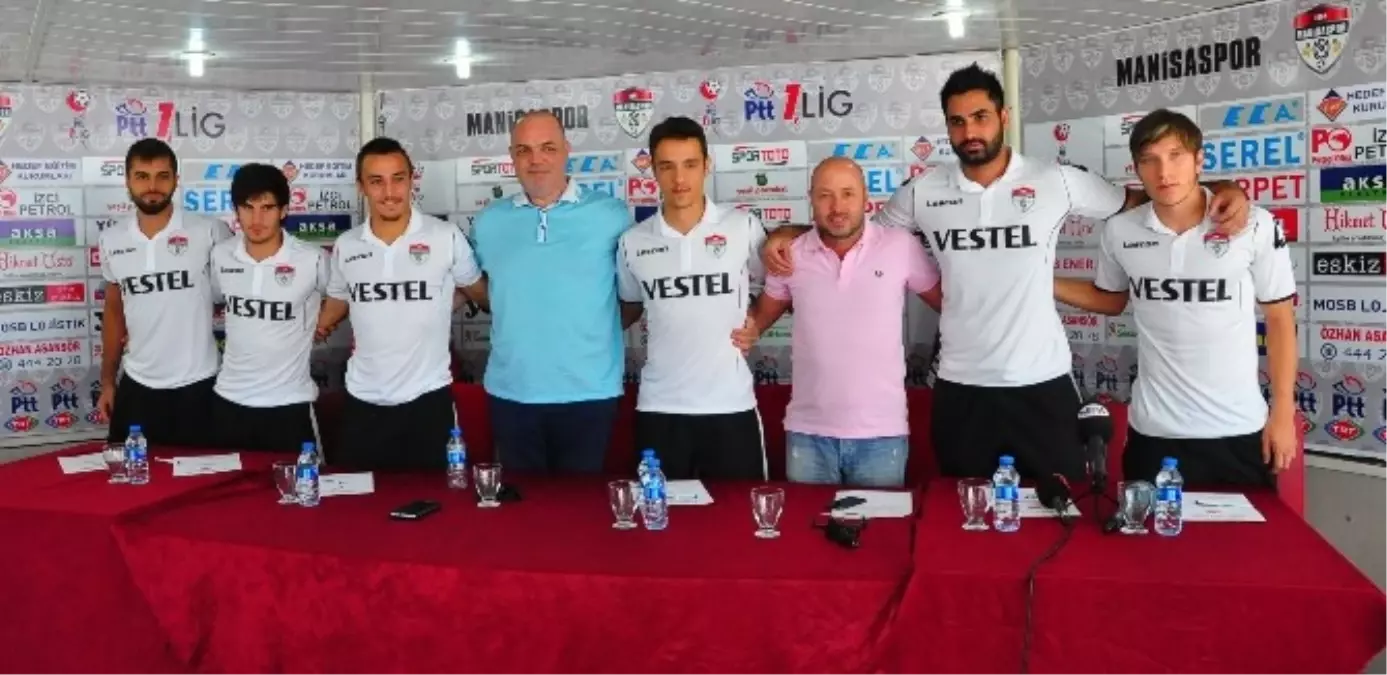 Manisaspor 6 Futbolcu ile Sözleşme İmzaladı