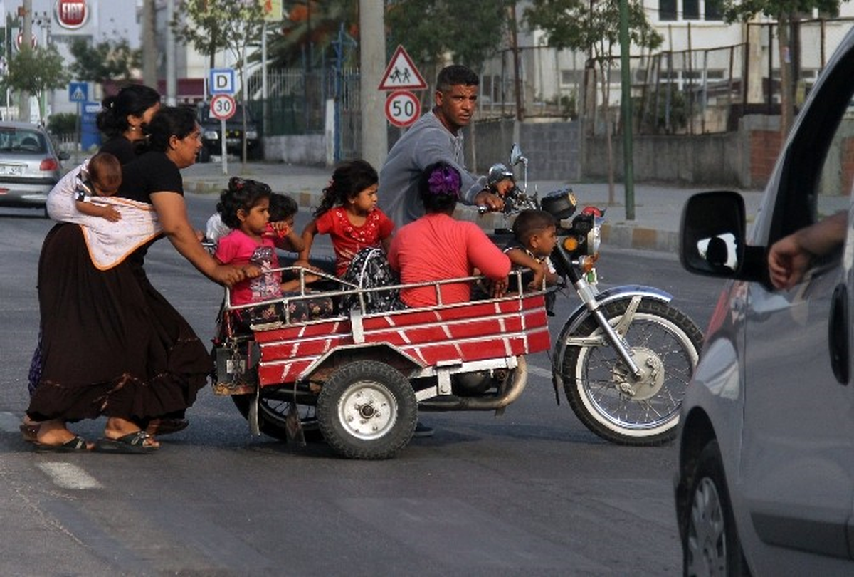Motosiklete 9 Kişi Binince, Çocuklu Kadın Aracı İtmek Zorunda Kaldı