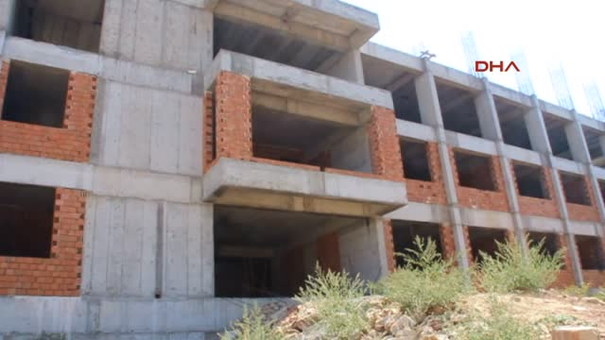 Okul İnşaatı Yılan Hikayesine Döndü