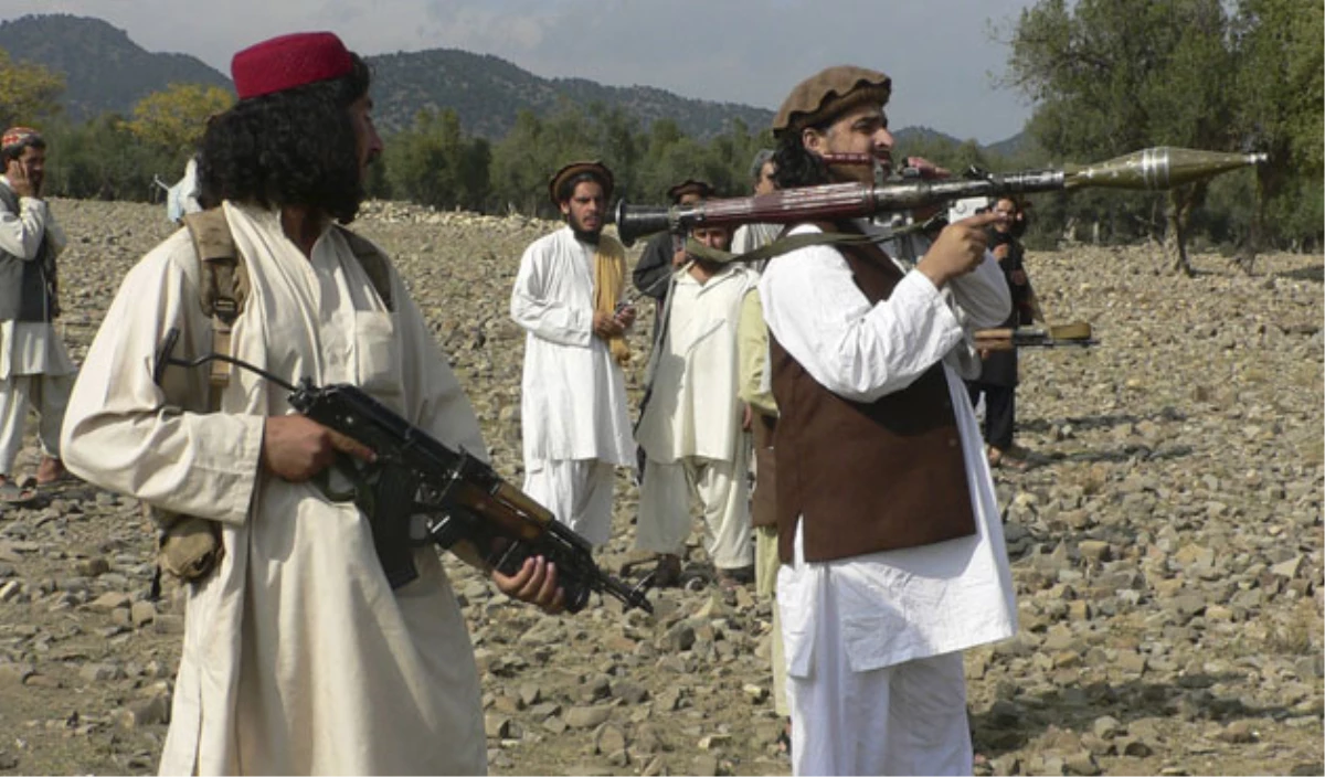 Pakistan\'da Taliban Örgütü Bölündü