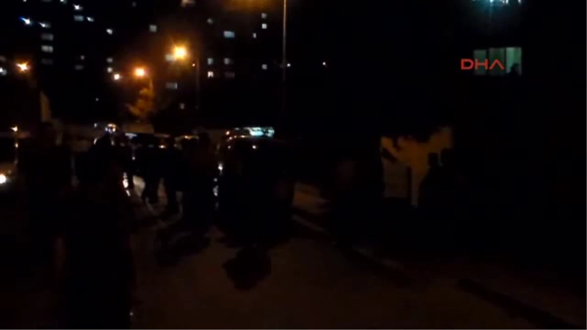 Pendik\'te Kavgayı Ayırmaya Çalışan Polis Bıçaklandı