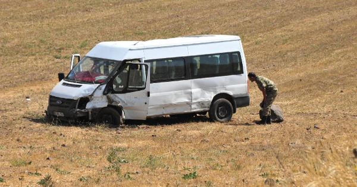 Polisin Kovaladığı Şüpheli Araç Yolcu Minibüsüne Çarptı: 11 Yaralı
