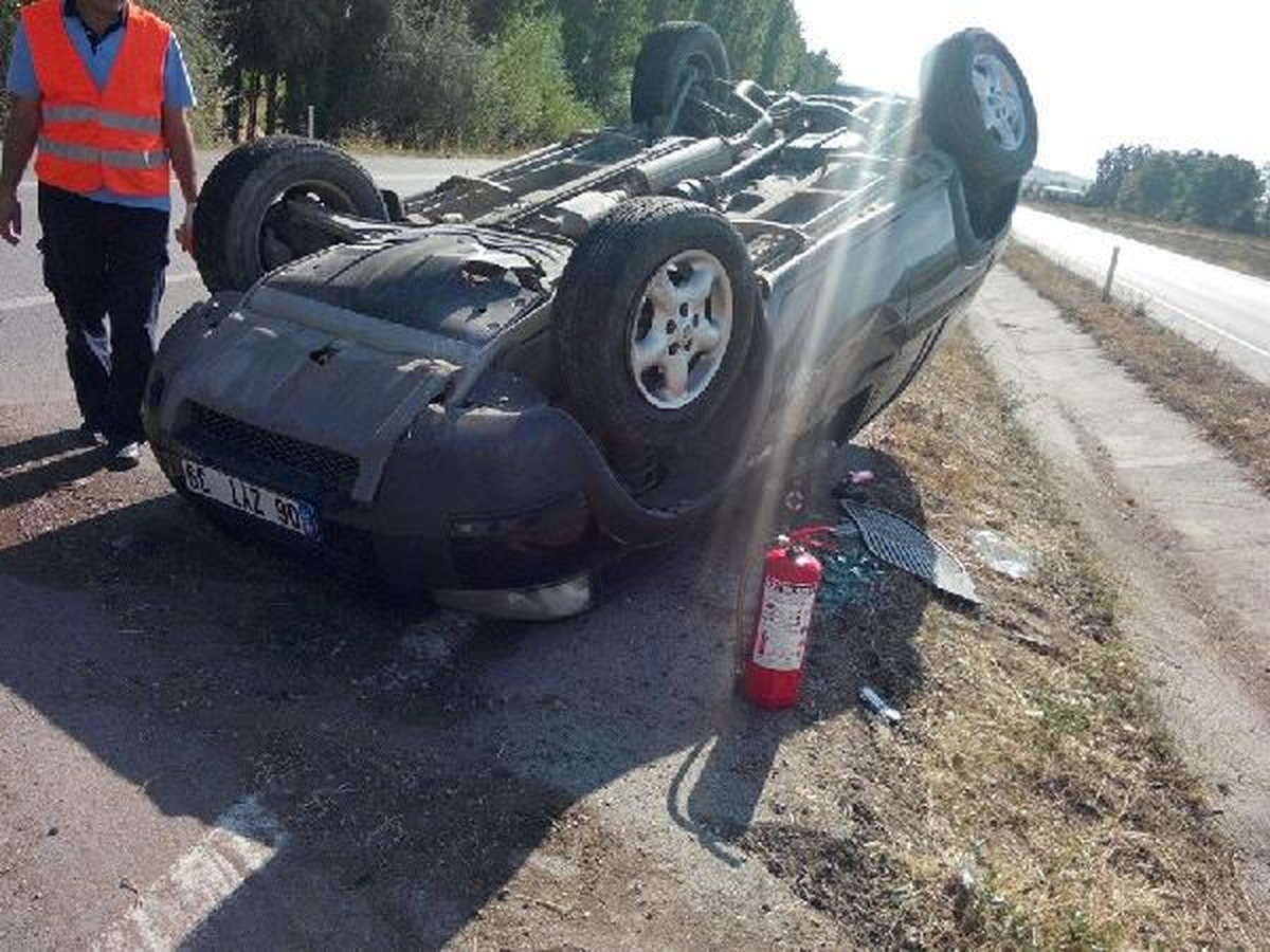 Takla Atan Cip Ters Döndü: 2 Yaralı