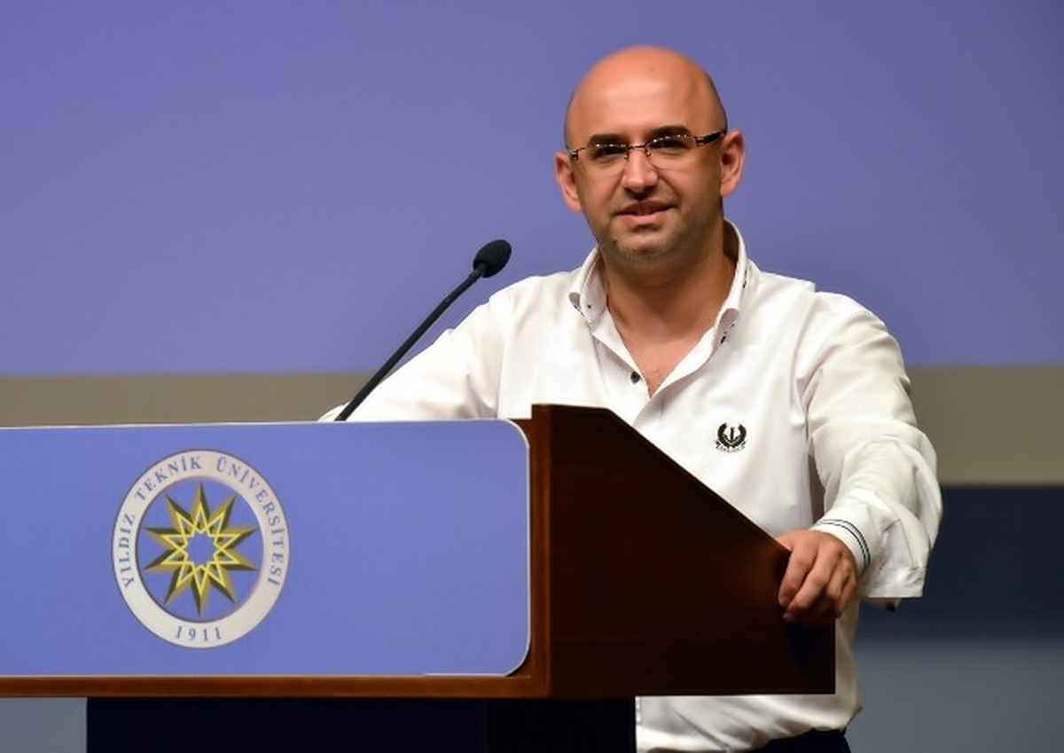 Ümit Sanlav: "Sosyal Medya Narsist Yapıyor"