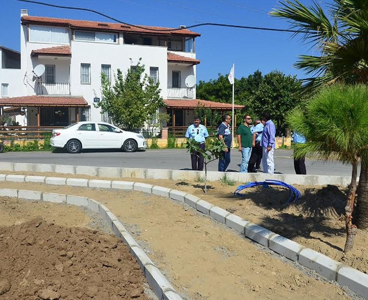Yenifoça, Öksüz Caddesi Parkı, Yeniden Yapılanıyor