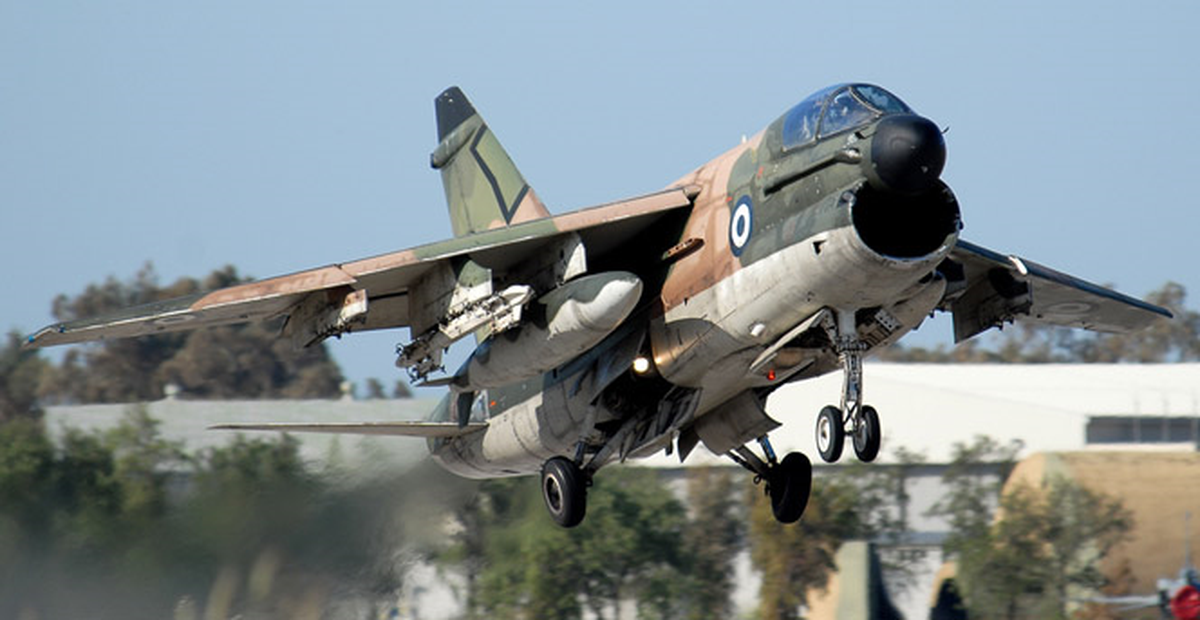 Yunanistan'da Askeri Uçak Düştü