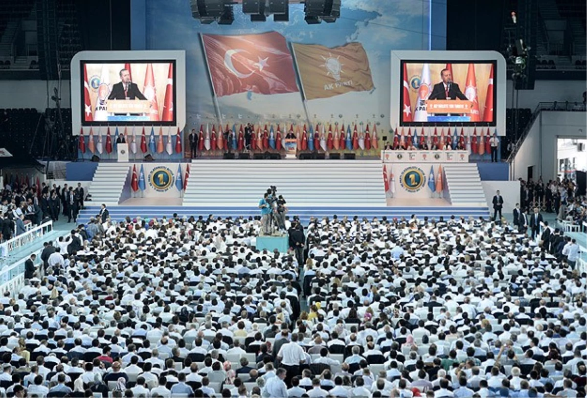 AK Parti\'de Yeni Dönem: Kongrede Erdoğan Ağırlığı