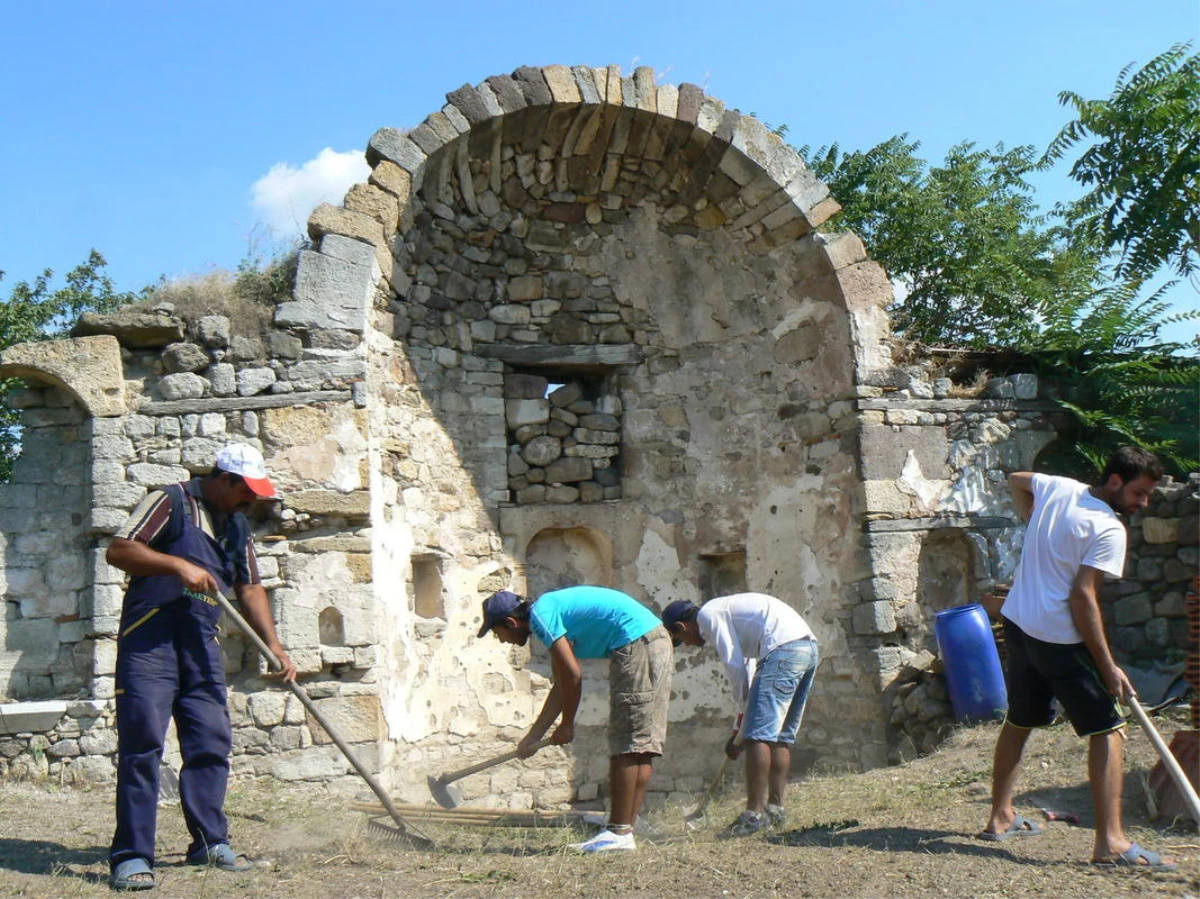 Enez\'de Roma Dönemine Ait Mezarlar Bulundu