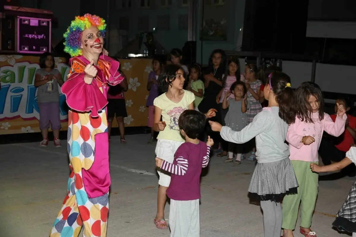 Mahallede Şenlik Var Panayırları Devam Ediyor