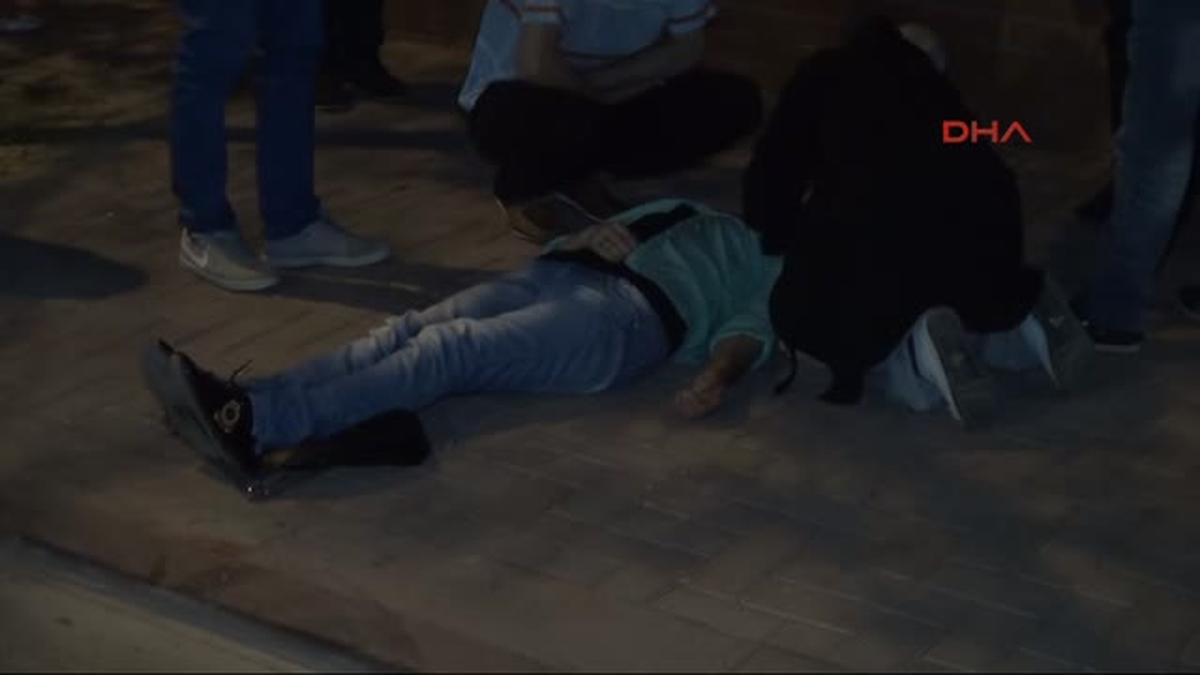 Sokak Ortasında Tanımadığı Kişiler Tarafından Dövüldü