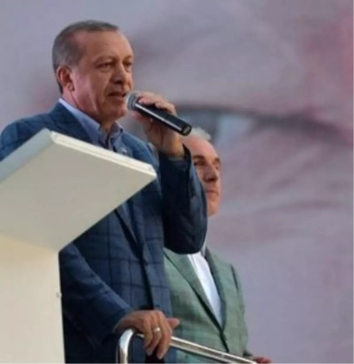 Başbakan Erdoğan, Kongre Salonunun Dışında Partililere Hitap Etti