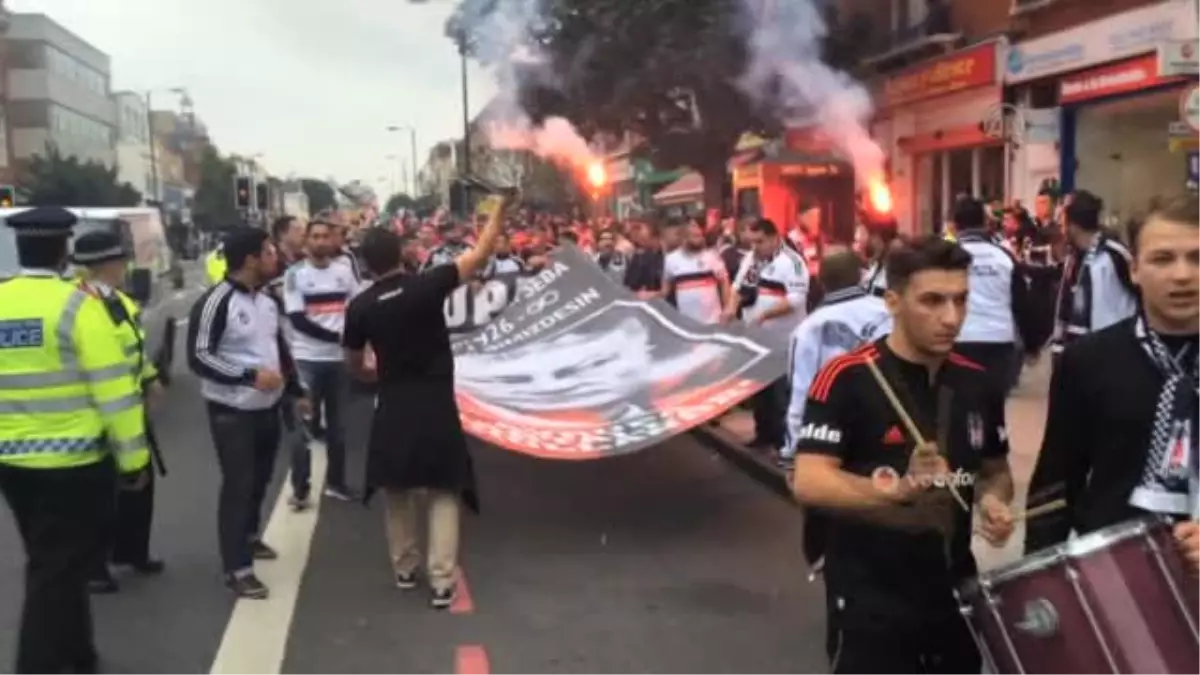 Beşiktaşlı Taraftarlar Londra Sokaklarını Karnaval Alanına Çevirdi