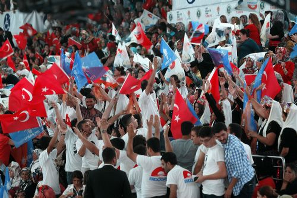 CHP\'nin 2 Numarası AK Parti Kongresinde