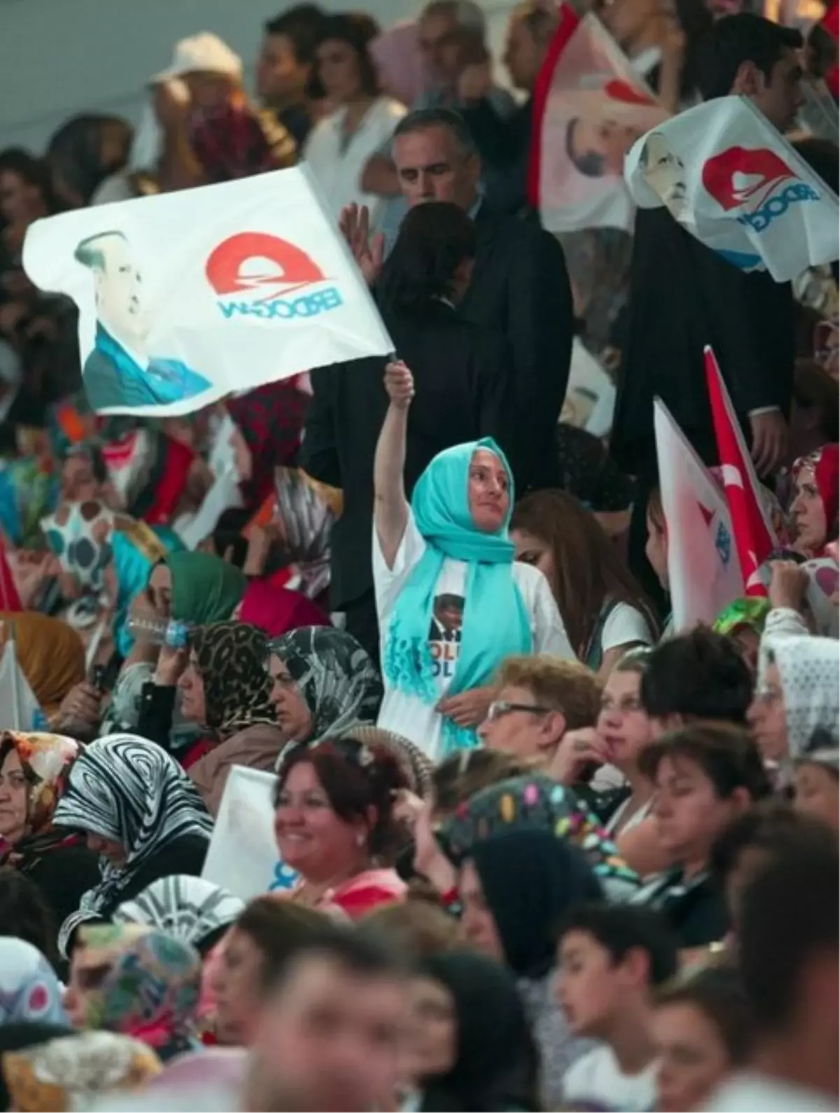 Davutoğlu: "İlk hedef, Anayasa\'yı değiştirecek çoğunluk" -