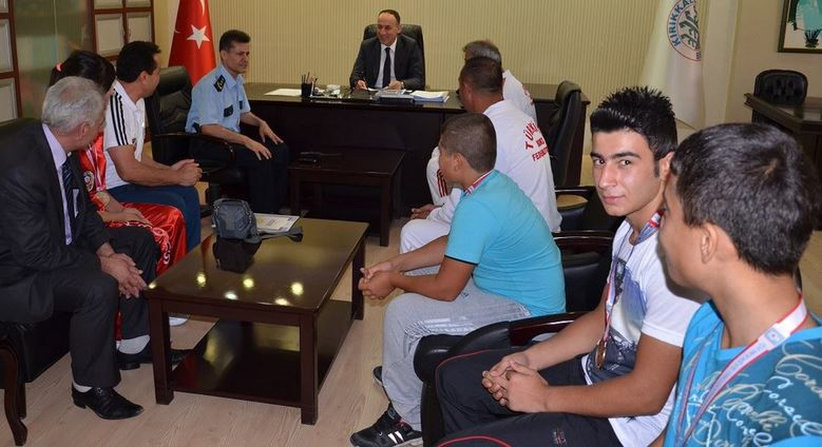 Dereceye Giren Sporculardan Saygılı\'ya Ziyaret