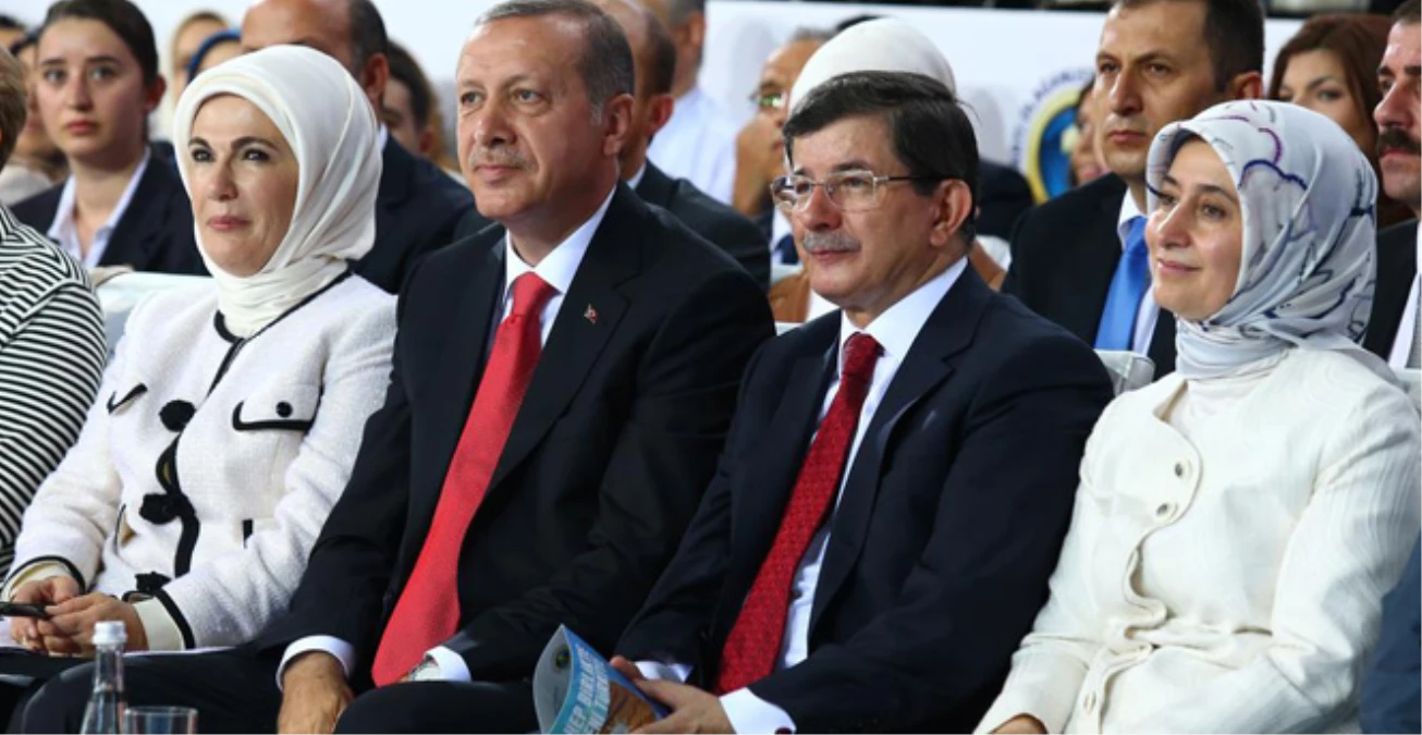 Emine Erdoğan ve Sare Davutoğlu Beyaz Giydi