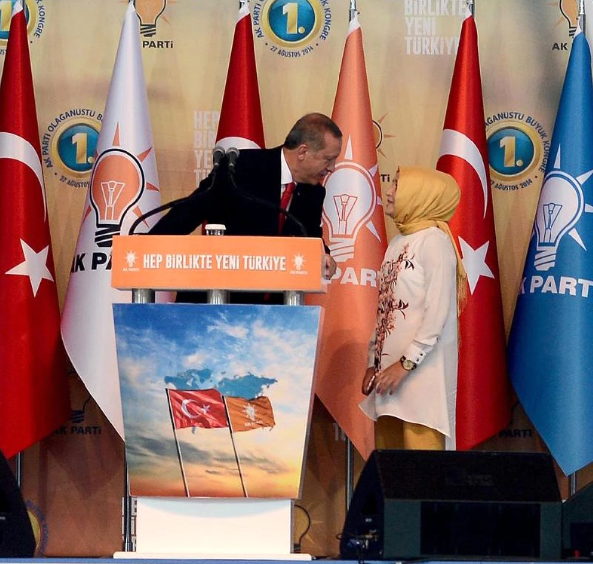 Erdoğan\'a Kürsüde Sürpriz: Benim Altınım Yok, Sevgim Var