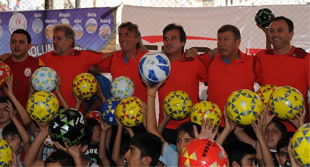 Futbolun Ustaları, Geleceğin Yıldızlarıyla Buluşuyor" Projesi
